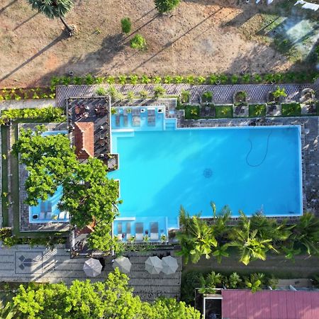 Lucky Beach Resort Trincomalee Buitenkant foto