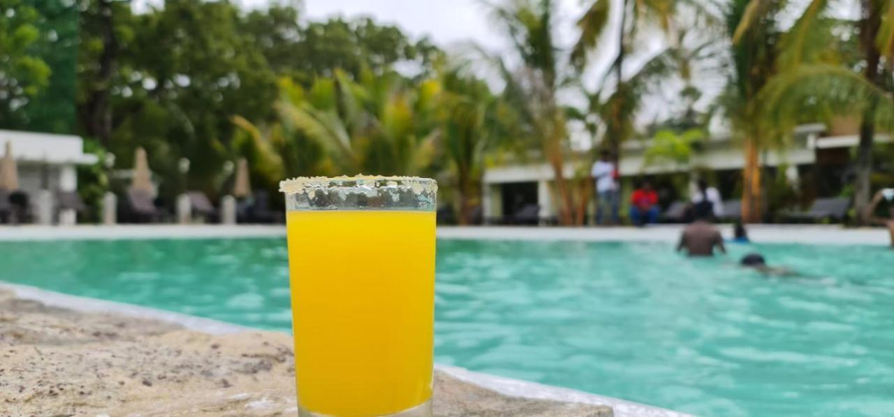 Lucky Beach Resort Trincomalee Buitenkant foto