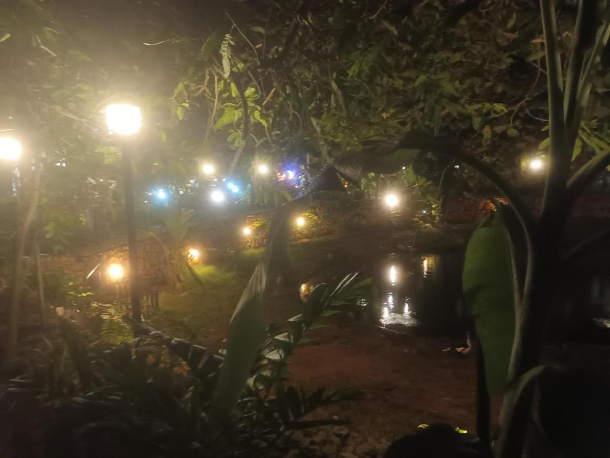 Lucky Beach Resort Trincomalee Buitenkant foto