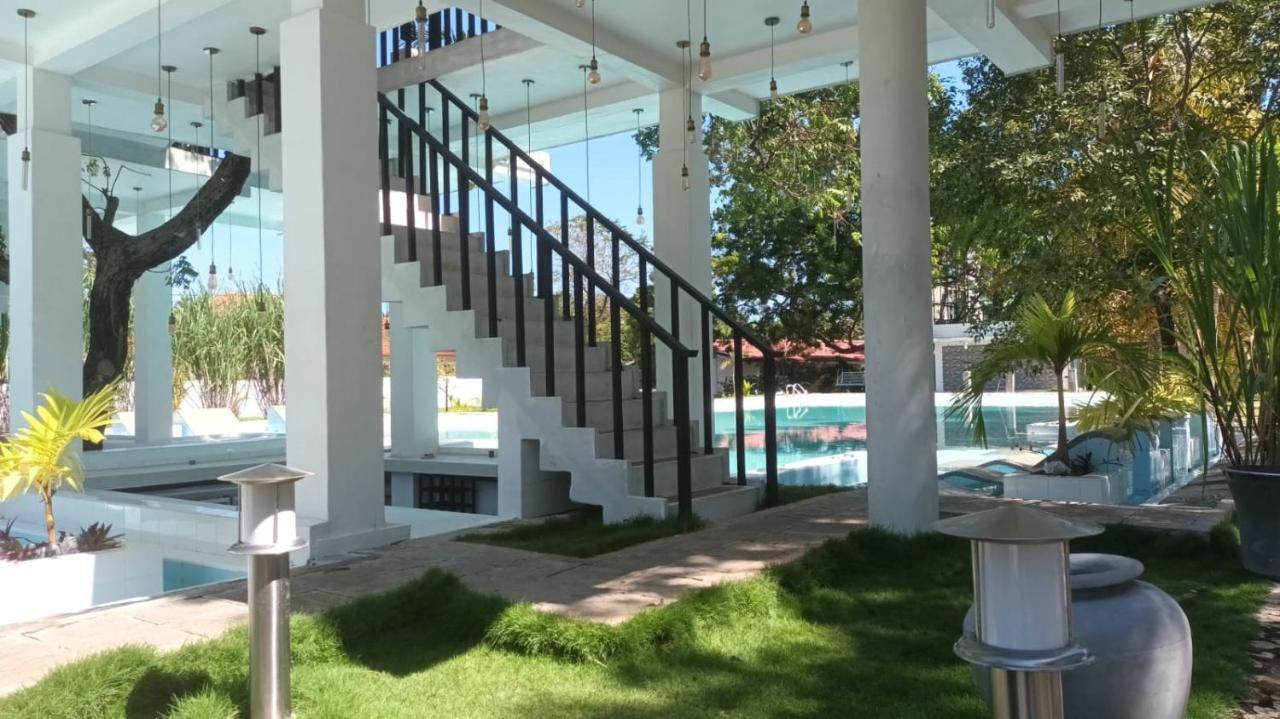 Lucky Beach Resort Trincomalee Buitenkant foto