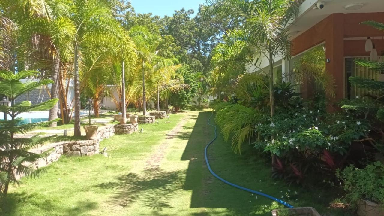 Lucky Beach Resort Trincomalee Buitenkant foto