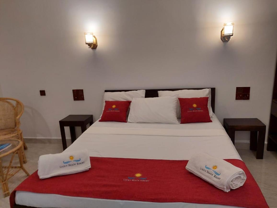 Lucky Beach Resort Trincomalee Buitenkant foto