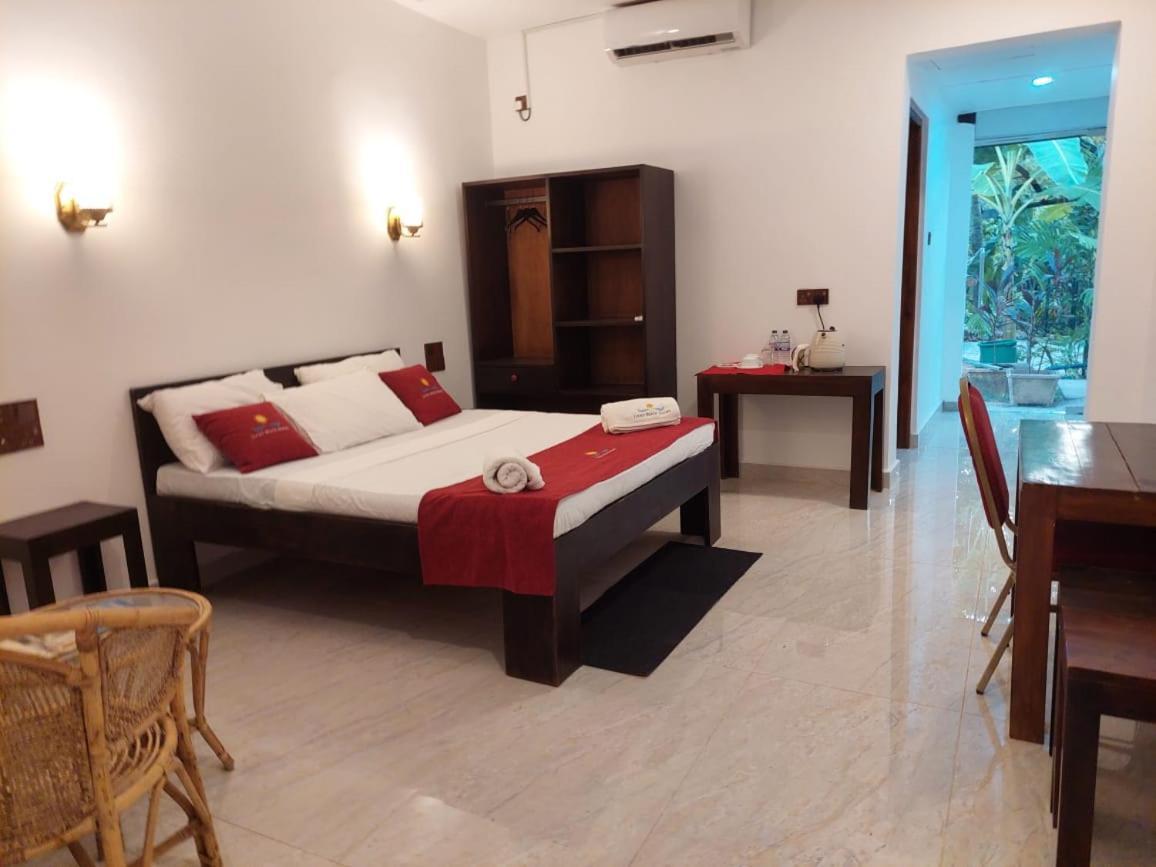 Lucky Beach Resort Trincomalee Buitenkant foto