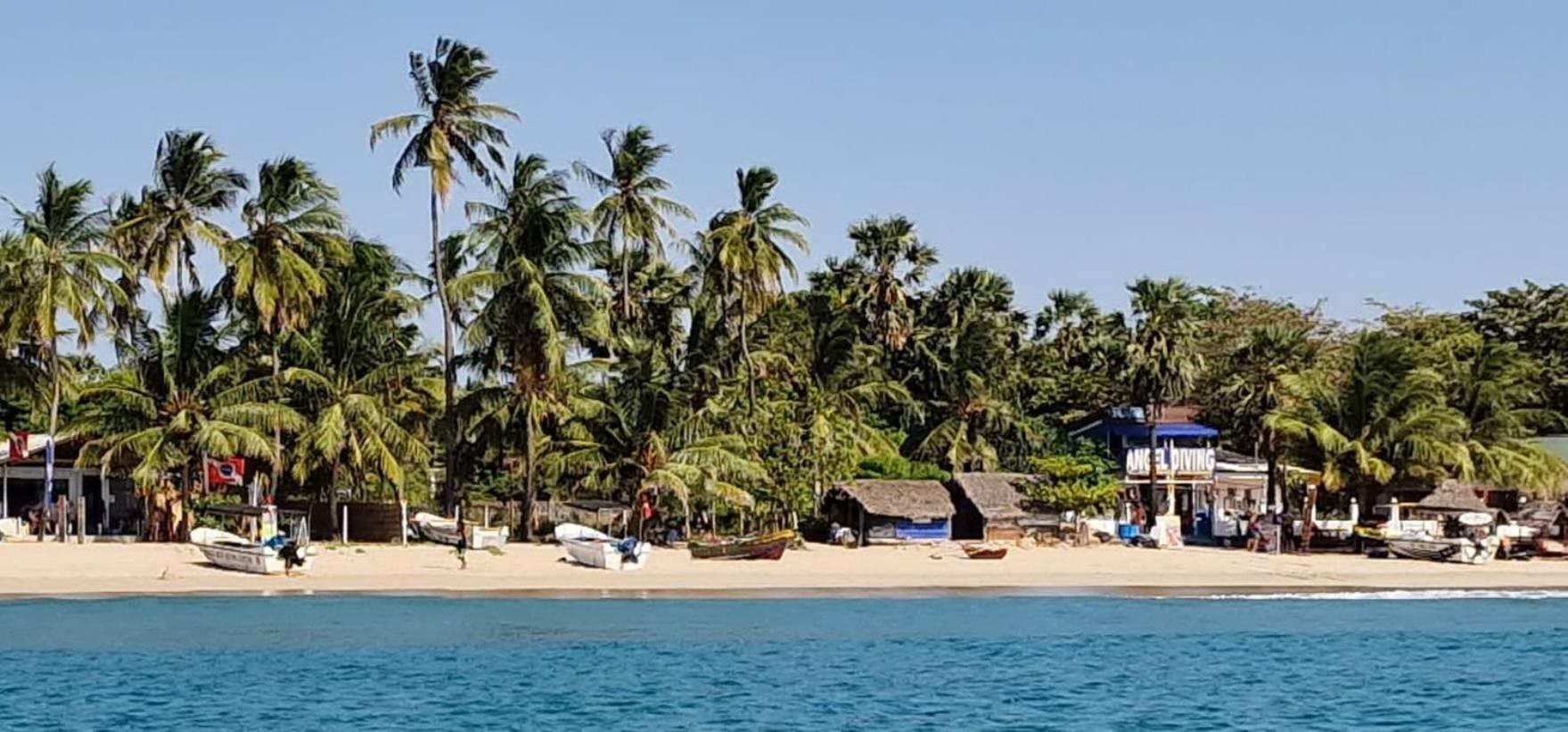 Lucky Beach Resort Trincomalee Buitenkant foto