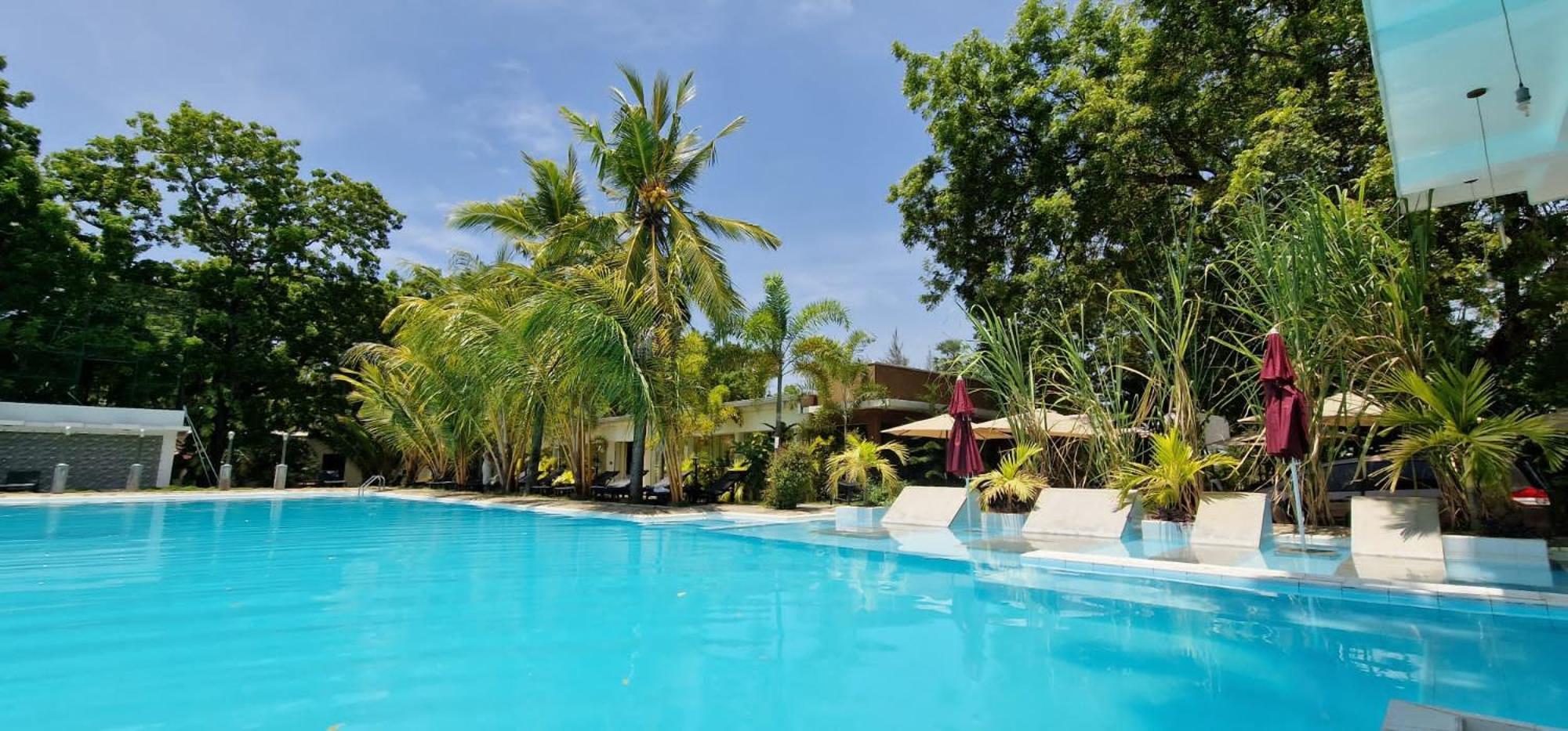 Lucky Beach Resort Trincomalee Buitenkant foto