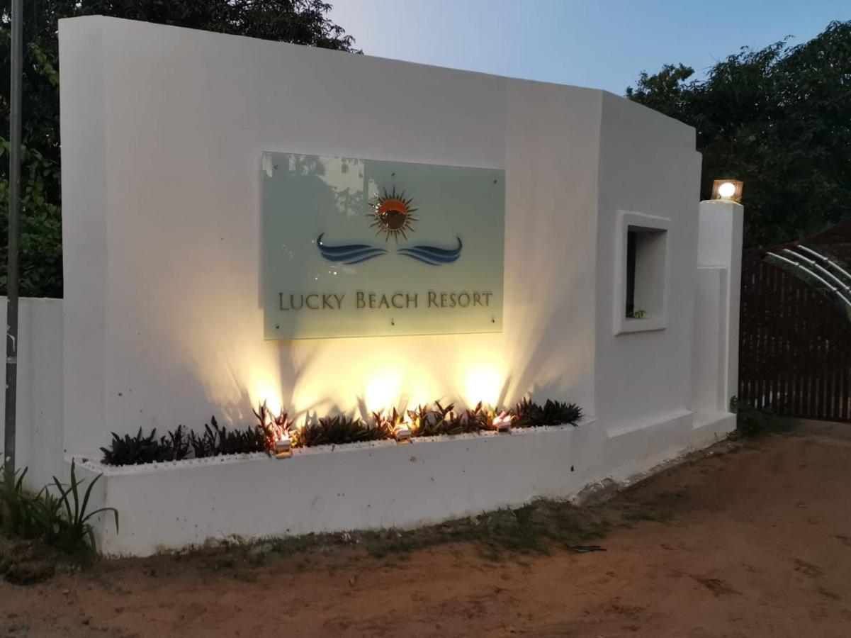 Lucky Beach Resort Trincomalee Buitenkant foto